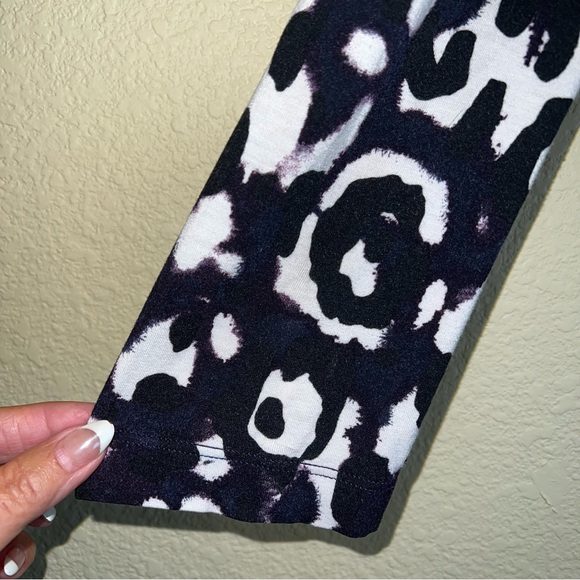 St. John Purple Printed Scoop Neck Blouse Sz P - Picture 7 of 12